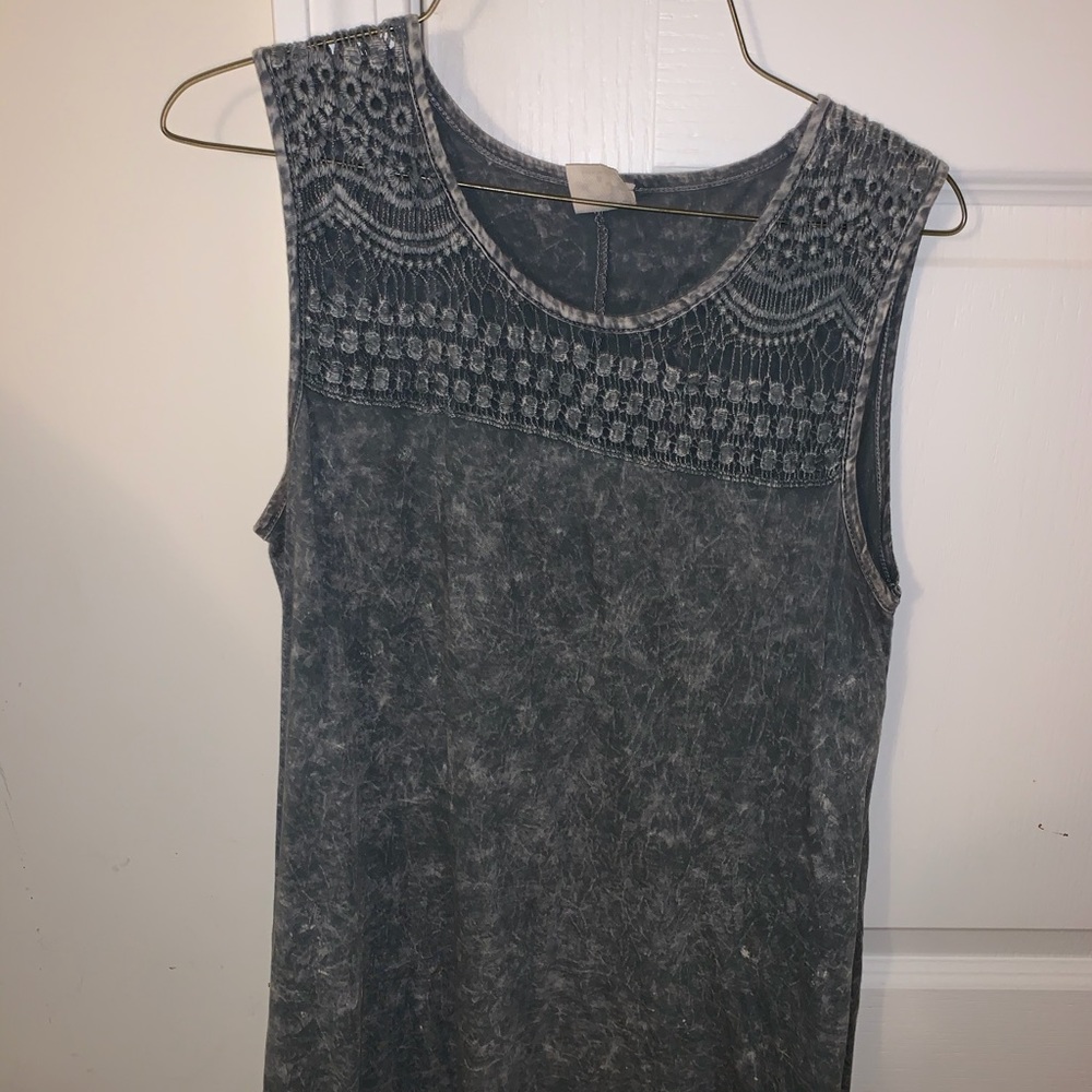 Grey loose top w pattern